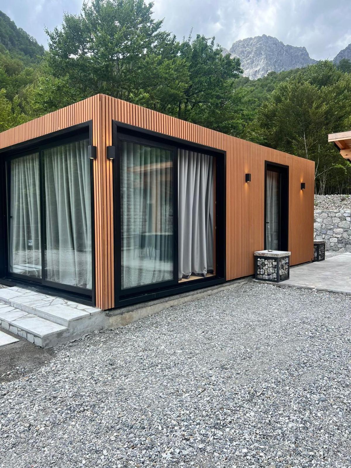 Ujevara E Vogel Villa *