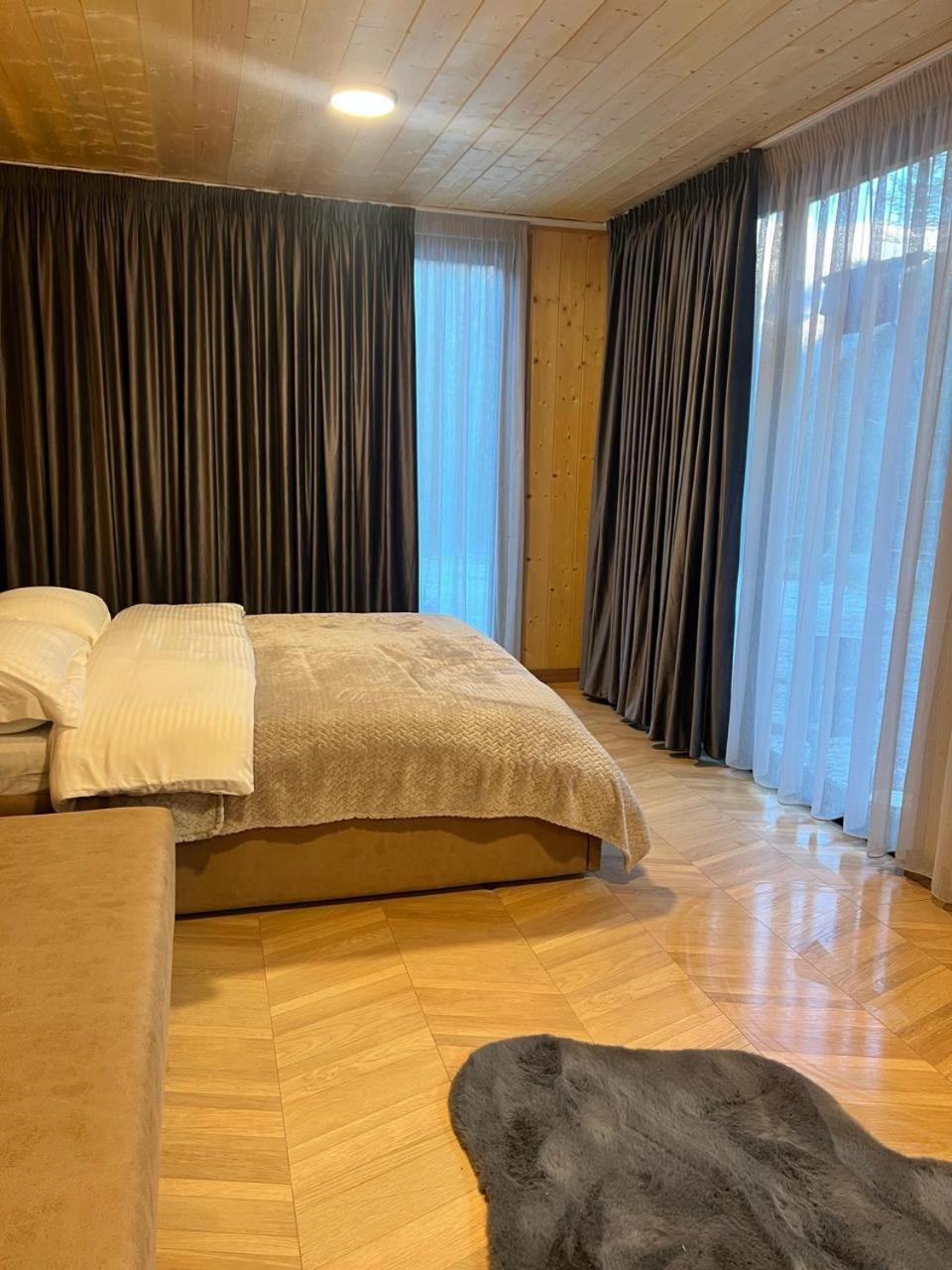 Ujevara E Vogel Villa *