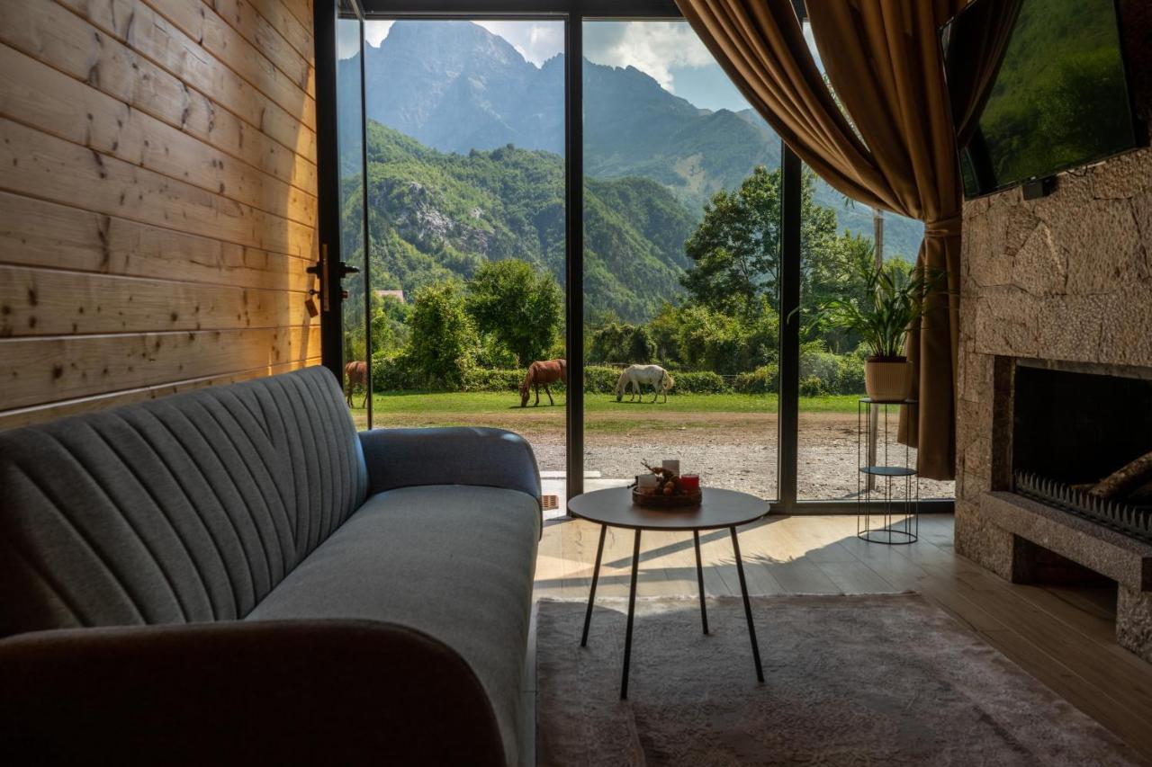 Ujevara E Vogel Villa