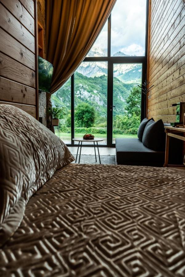 Ujevara E Vogel Villa